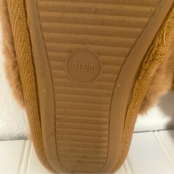 Stars Above Women’s Brown Furry Cozy Slip On Slippers Size S 5/6 - Picture 7 of 7